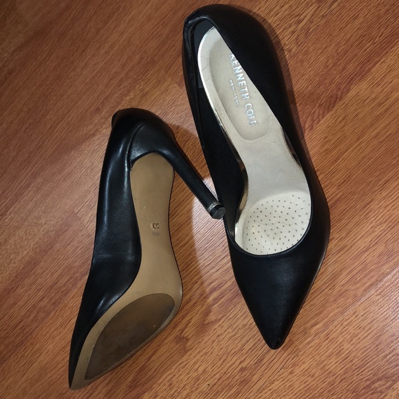 Kenneth Cole Black with Subtle Gold Heel Accent - Picture 2 of 6